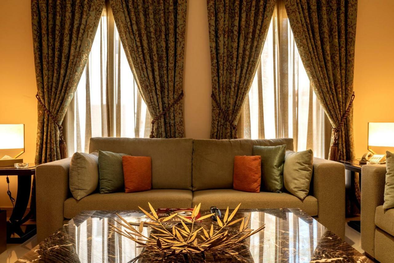 Vivienda Hotel Villas Ar Riyad Esterno foto